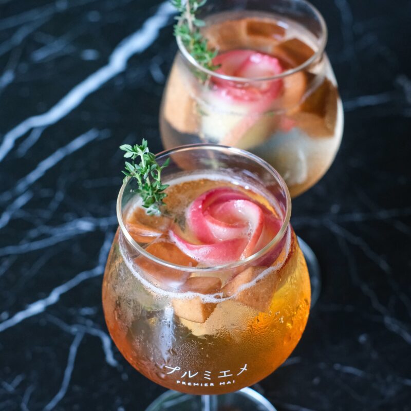 ⾊が変化する スペシャルモクテル / ポムジャンジャン (りんごと⽣姜)