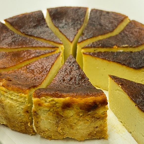 【クリスマス(12/23.24)限定】ピスタチオバスクチーズケーキ（1カット）