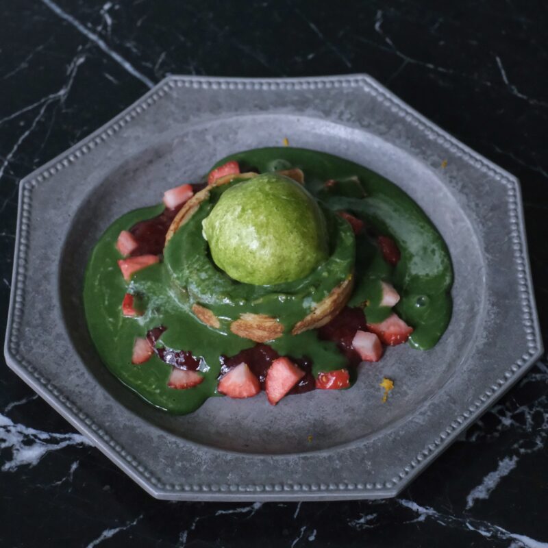 餅粉のクレープロール_いちご