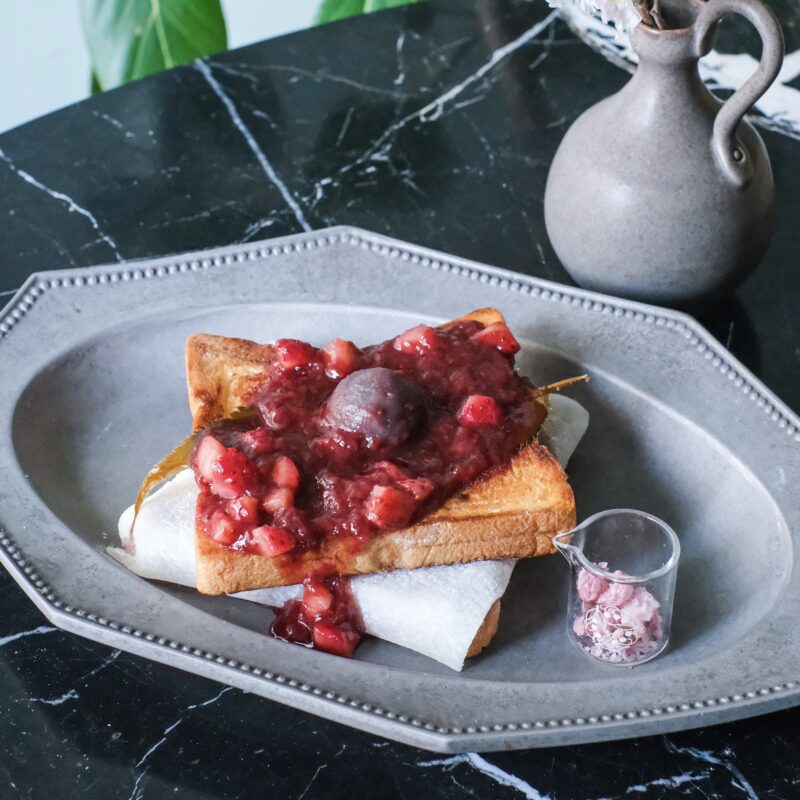 【まもなく終了】桜薫るいちごジャムパン